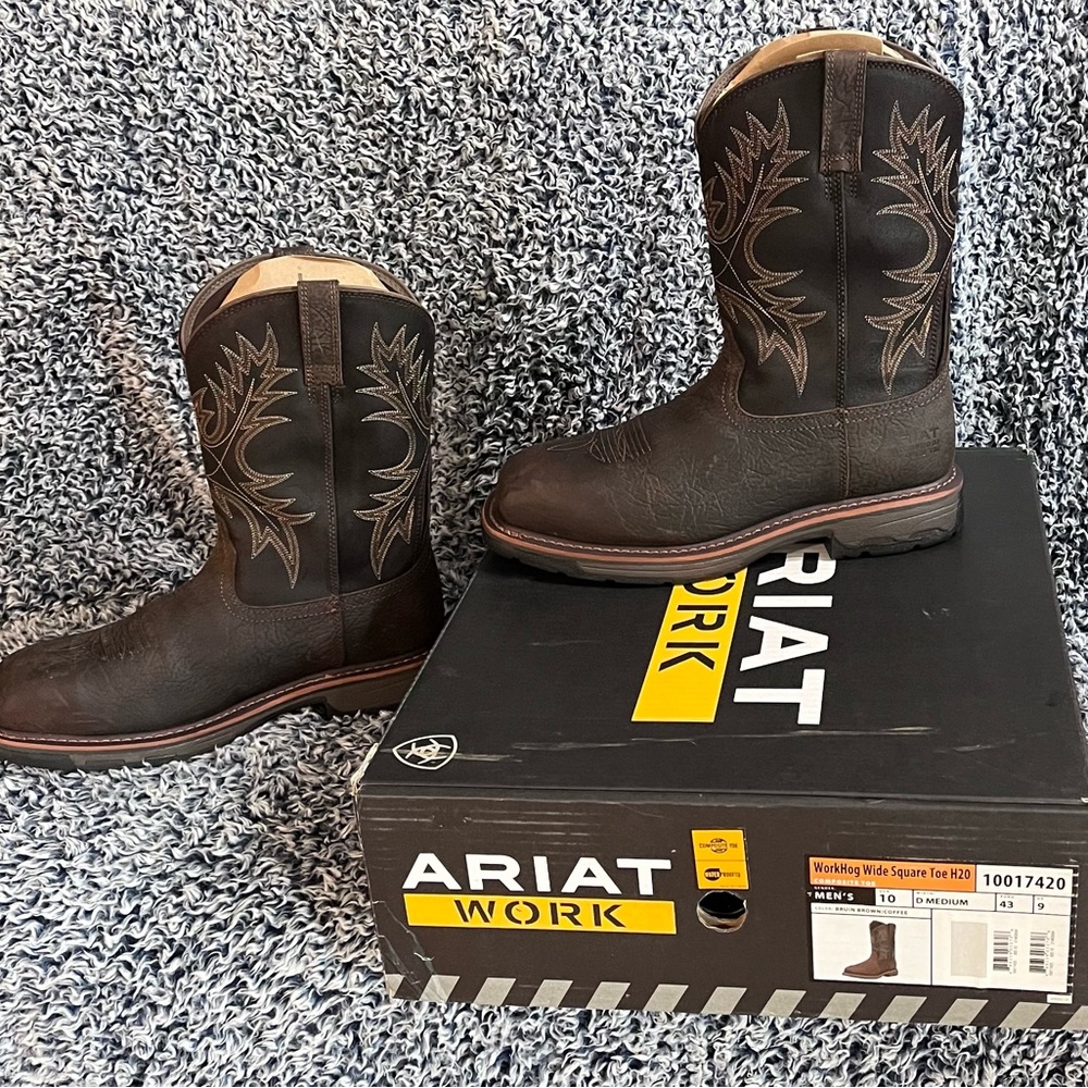 ARIAT WorkHog Wide Square Toe H2O Composite Toe-Men's size 10 D